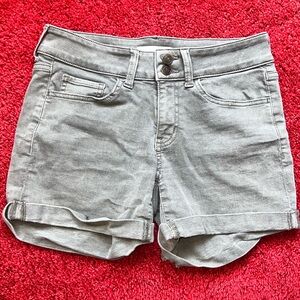 SO Favorite Midi Olive Green Shorts